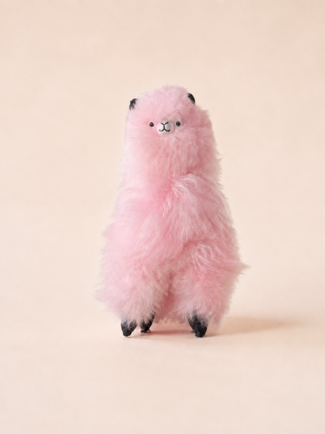 Peluche alpaga rose pâle 30 cm faite main