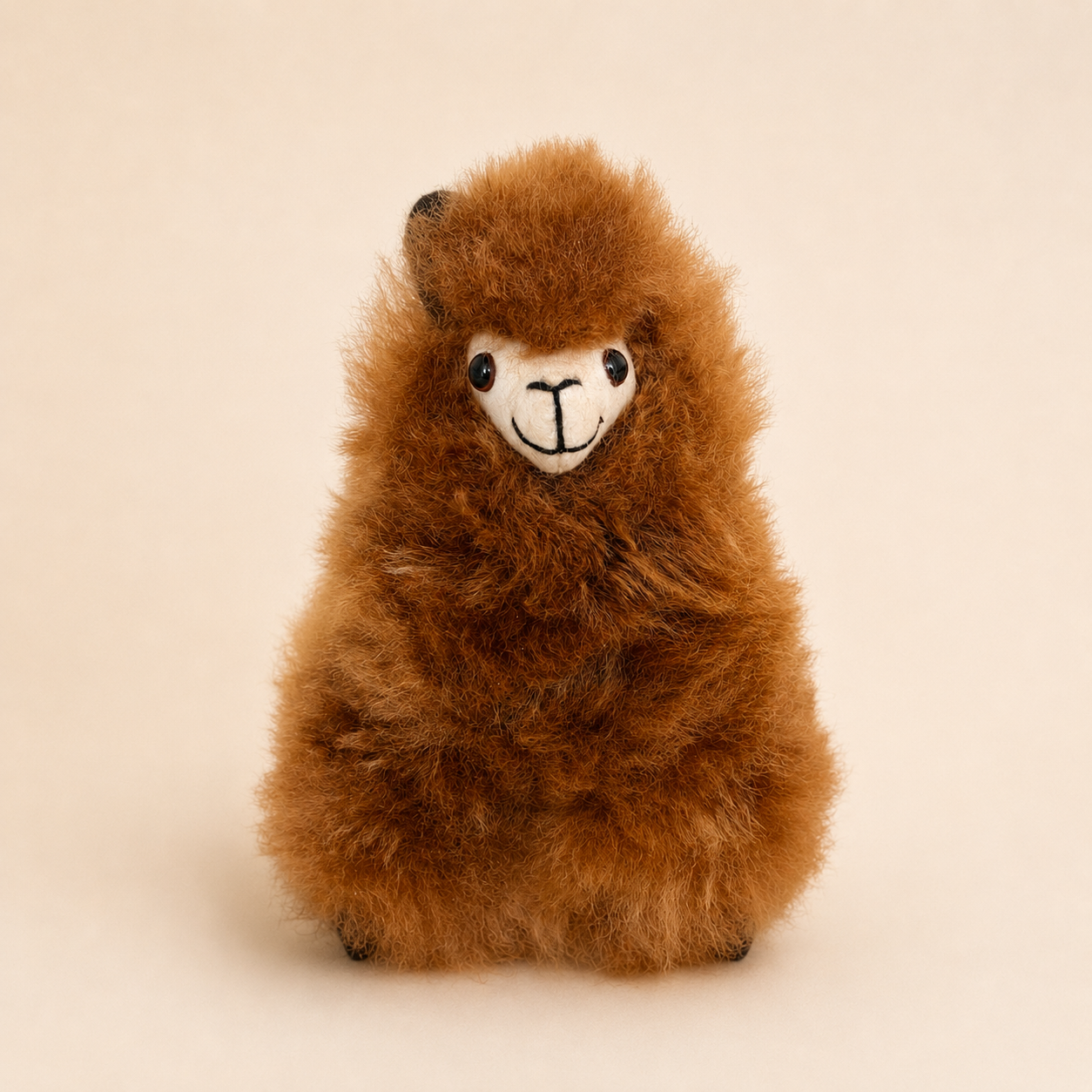 Peluche alpaga marron faite main de 20 cm en laine naturelle